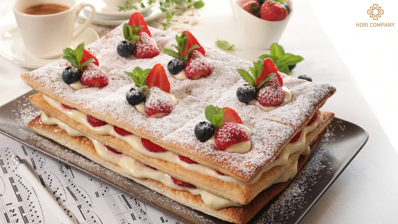 Mille Feuille là món bánh Pháp có kem tươi kẹp giữa và còn được gọi là bánh “nghìn tờ”